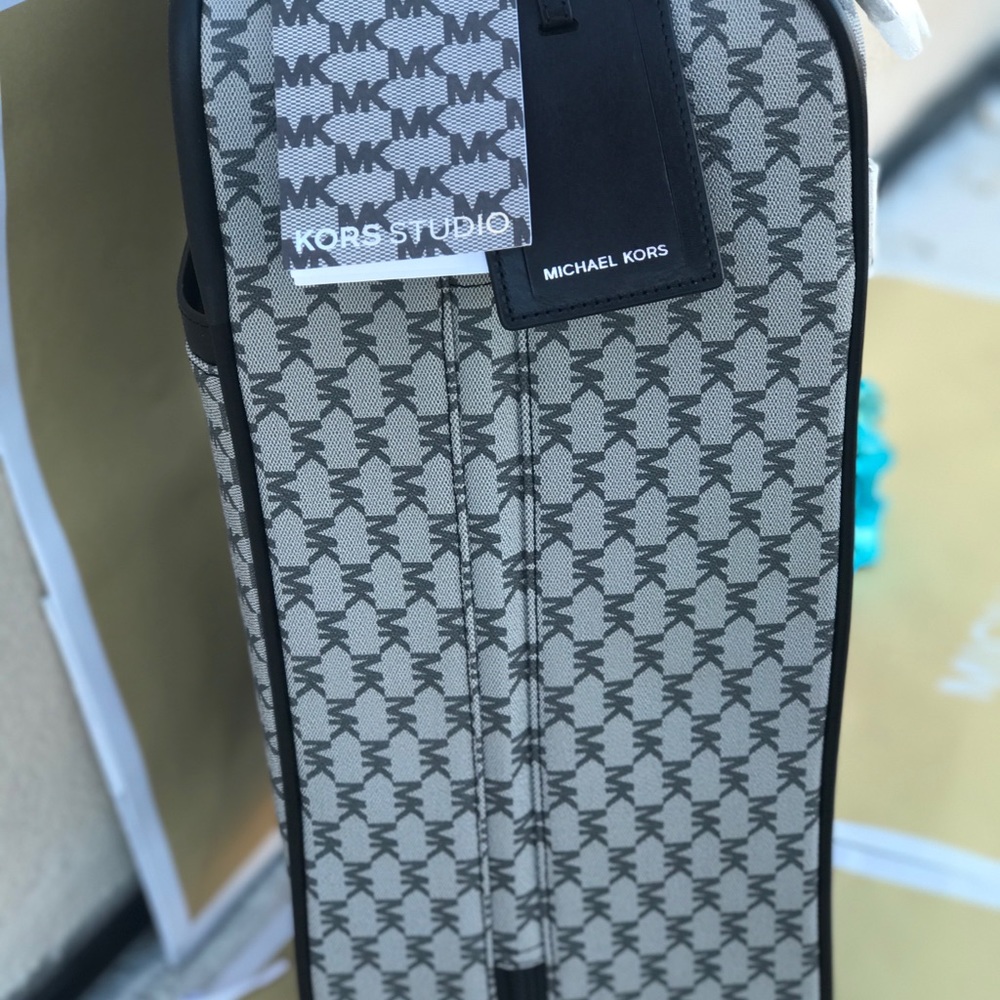 🌷MICHAEL KORS Large Signature Designer Trolley🌷 - Picture 6 of 8